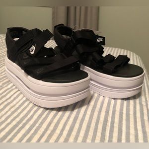 New with Tags Nike Icon Classic Sandals